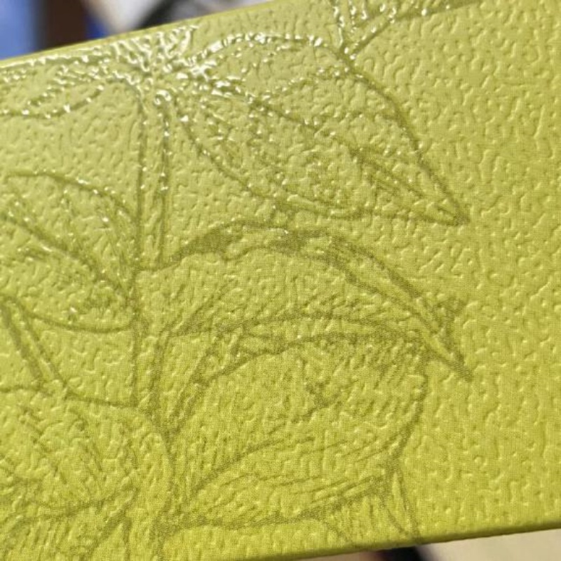 Gia công cán vân trên giấy là gì? Tổng hợp các mẫu cán vân trên giấy hiện nay