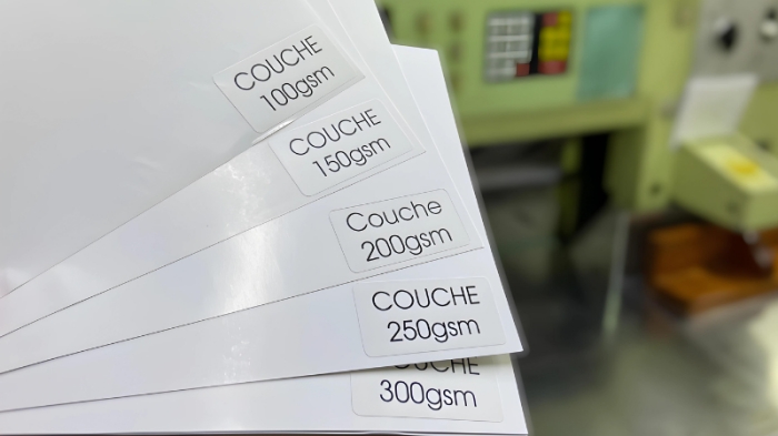 Giấy Couche là gì? Đặc điểm, ưu điểm và ứng dụng phổ biến